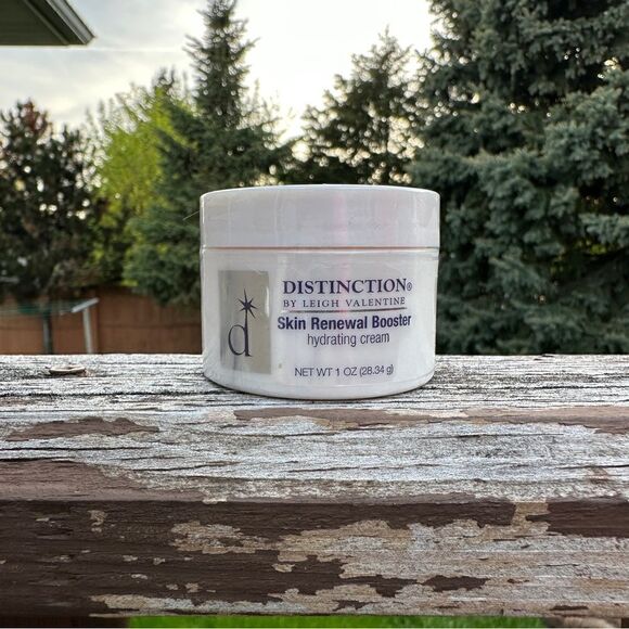 New distinction by Leigh Valentine skin renewal hydrating cream 1 Oz - Picture 1 of 4